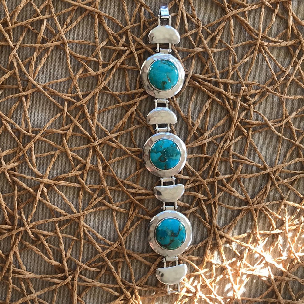 Grace and Heart turquoise linked bracelet. 925 SS